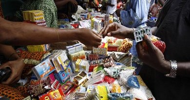 Vente de faux médicaments en Guinée : «il ne s'agit pas d'acheter des médicaments à bon prix sur des étalagistes qui ne respectent aucune norme et au lieu de vous guérir il vous tue » alerte Docteur Ben Youssouf Keïta