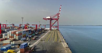 Port de Conakry : les autorités instaurent la circulation continue des camions pour accélérer la fluidité