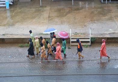 BEPC et Pluies diluviennes : Les candidats  au  BEPC sous la forte pluie +...