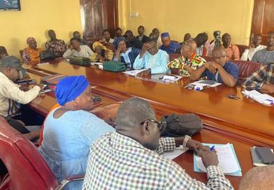Guinée : les travailleurs de la santé brandissent la menace d’une grève illimitée...