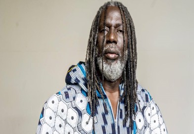 Tiken Jah Fakoly : « la place des militaires est dans les casernes »...