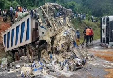 Kindia–Mamou : une collision entre un camion ben et un minibus, fait plusieurs morts....