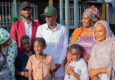 Conakry/Matam : Badra Koné célèbre les jeunes héros après l’incendie de l’école Elhadj Oumar Tall...