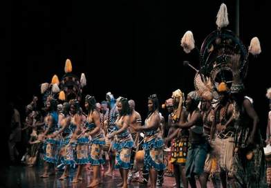 Le retour de la Guinée sur la scène du monde avec les ballets Africains, Un spectacle merveilleux et aussi chic que possible...