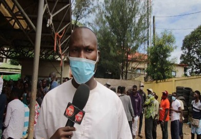 Campagne de Vaccination à Conakry : le responsable du centre de Nongo se réjouit de la mobilisation des citoyens venus pour se faire vacciner....