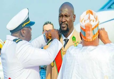 Guinée : Le Général Mamadi Doumbouya distingué Grand-croix de l’ordre national du Kolatier et promu au rang de Général d’armée...