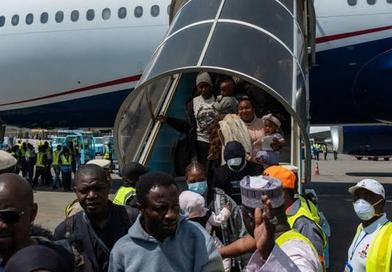 Afrique du Sud : face à la montée de la xénophobie, 269 Nigérians rentrent au pays...