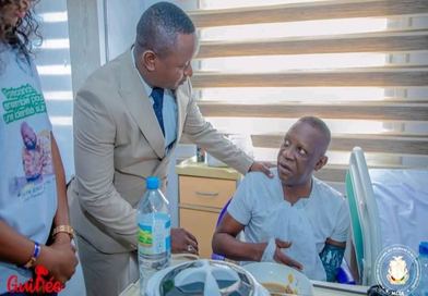 Culture : le ministre Moussa Moïse SYLLA au chevet de Lama SIDIBÉ...