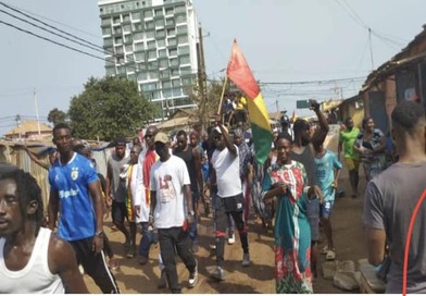 Conakry : Des citoyens de Dixinn dénoncent l'expropriation de leur maison des jeunes...