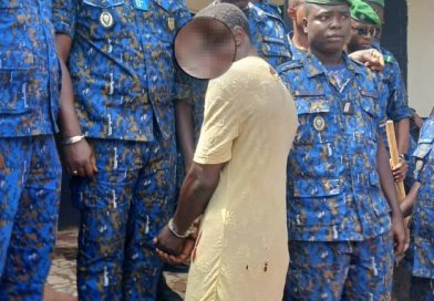 Labé : le suspect du meurtre d’un boulanger présenté à la presse...