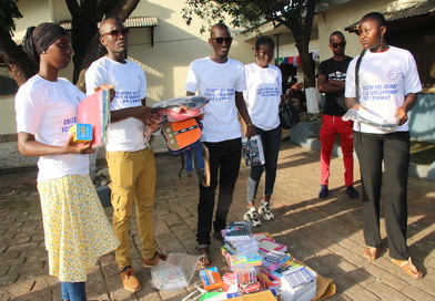 Conakry : Don de fournitures scolaires aux enfants de l’orphelinat Kiridya de Matoto....