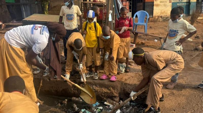 Conakry - Le groupe scolaire Abdoulaye Papa Camara engagé pour l’assainissement de son quartier