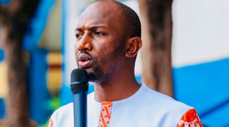 Guinée : Bella Bah interpellé à son école, sa famille dans l’attente d’explications