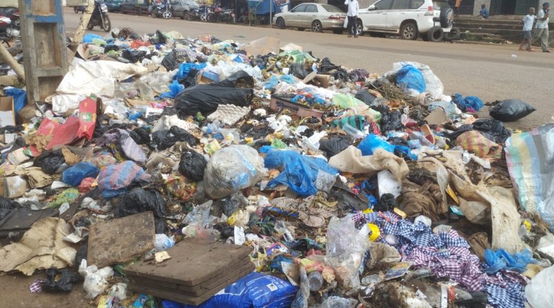 Conakry : condamné pour dépôt d’ordures, Alpha Issiaga Bah écope de 500 000 GNF d’amende Conakry : condamné pour dépôt d’ordures, Alpha Issiaga Bah écope de 500 000 GNF d’amende