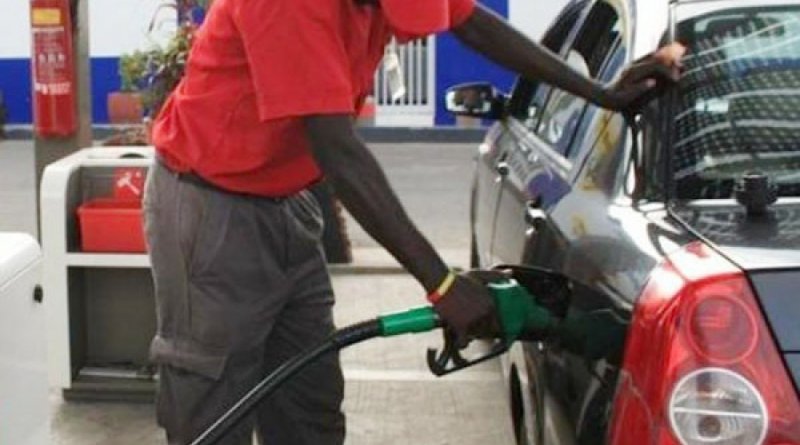 Prix du carburant : la Guinée maintient le litre à 12 000 GNF malgré les pressions du marché international Prix du carburant : la Guinée maintient le litre à 12 000 GNF malgré les pressions du marché international