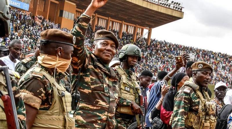 Niger : après l’attaque de l’aéroport de Niamey, la junte pointe Paris, Cotonou et Abidjan Niger : après l’attaque de l’aéroport de Niamey, la junte pointe Paris, Cotonou et Abidjan