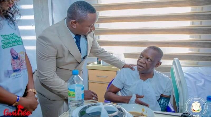 Culture : le ministre Moussa Moïse SYLLA au chevet de Lama SIDIBÉ