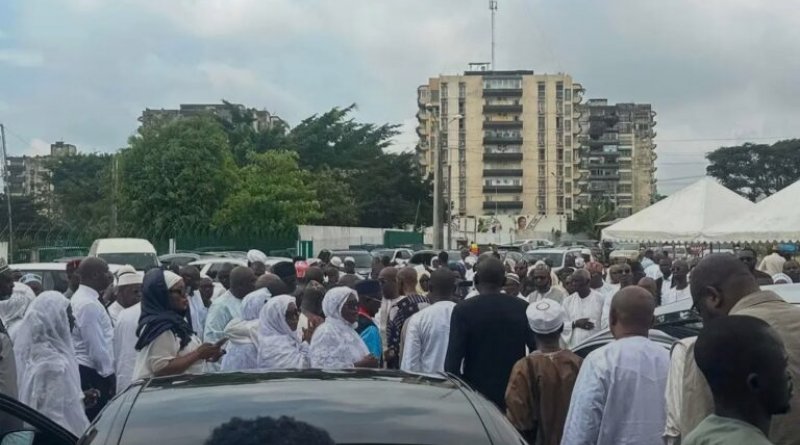 Côte d’Ivoire : Sidya Touré inhumé à Abidjan devant une importante foule Côte d’Ivoire : Sidya Touré inhumé à Abidjan devant une importante foule