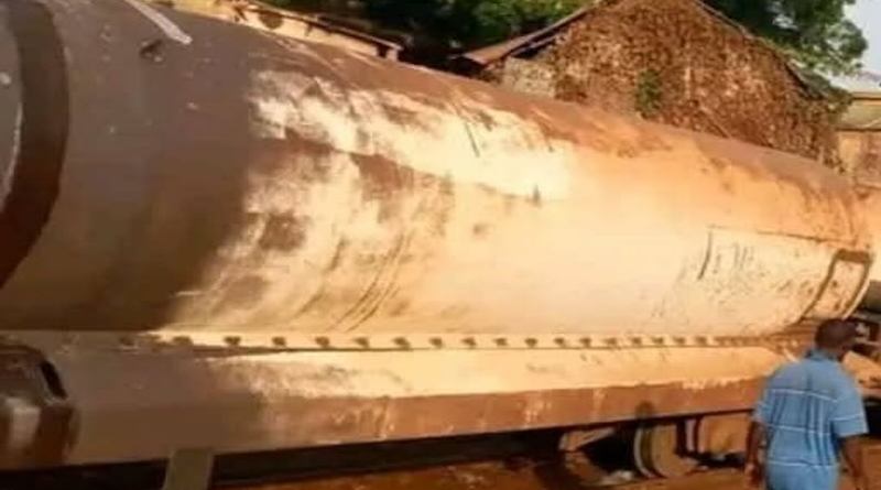 Conakry/Kakimbo : Un train de Rusal déraille en pleine nuit et fait des dégâts.