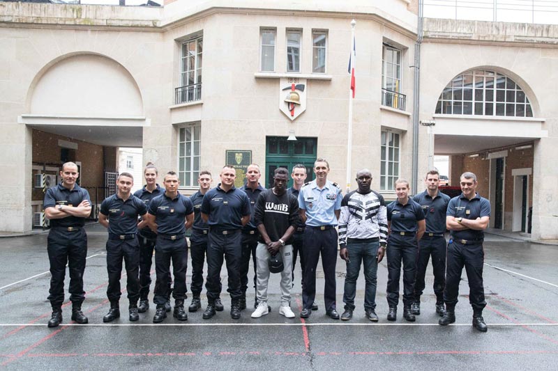 Mamadou Gassama de la galère au sapeurs-pompiers
